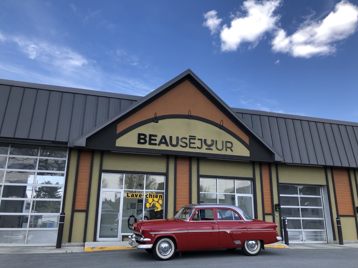 Devanture du magasin Beauséjour